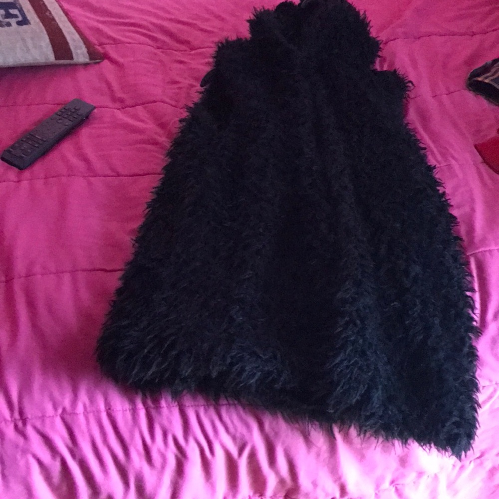 Black Faux Fur GENTLY USED FASHIONNOVA SIZE M